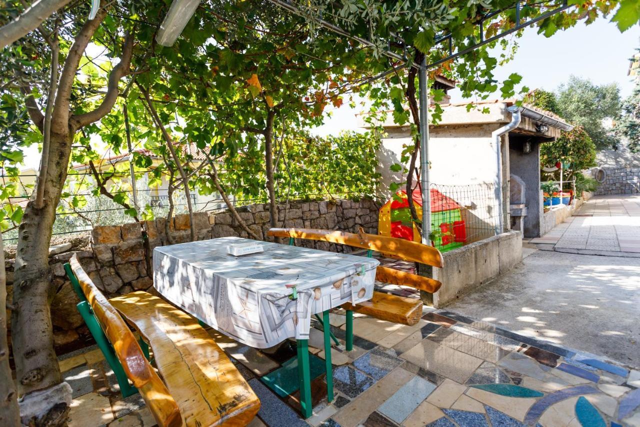 Apartments With A Parking Space Kornic, Krk - 5306 Exterior photo