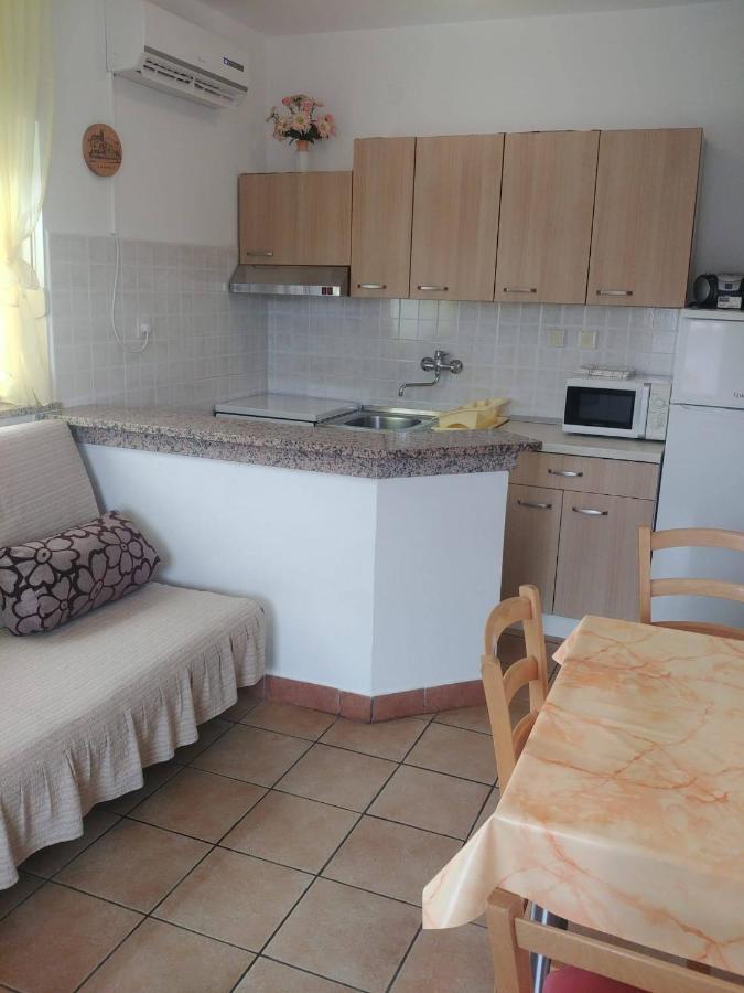 Apartments With A Parking Space Kornic, Krk - 5306 Exterior photo